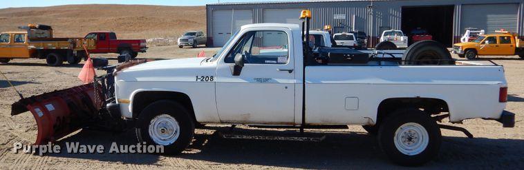 image for item KO9014 1985 Chevrolet D30  pickup truck