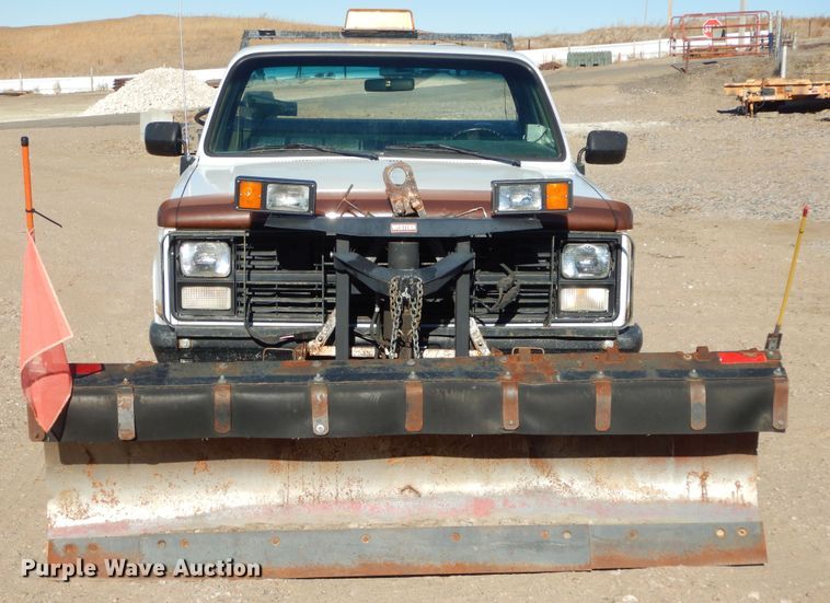image for item KO9014 1985 Chevrolet D30  pickup truck
