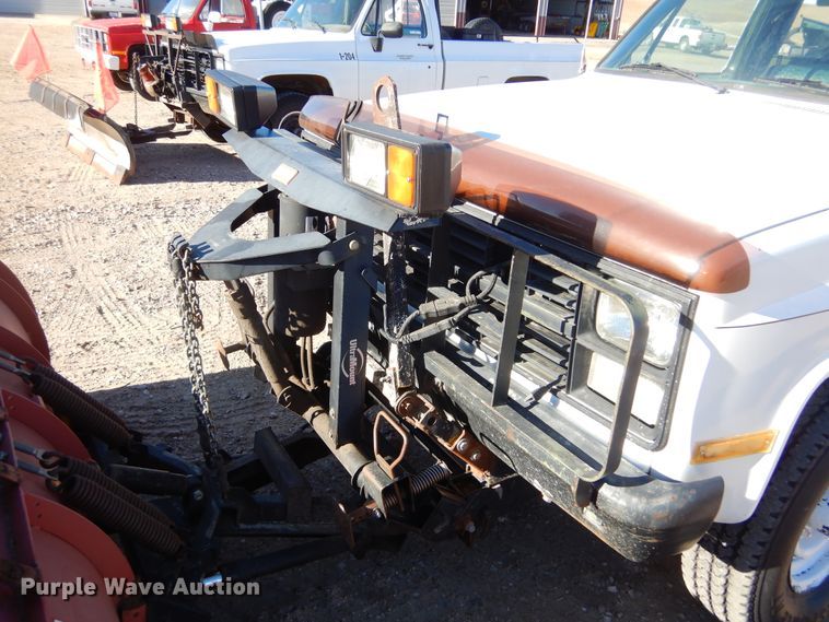 image for item KO9014 1985 Chevrolet D30  pickup truck