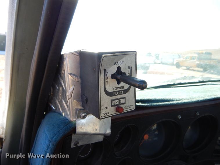 image for item KO9014 1985 Chevrolet D30  pickup truck