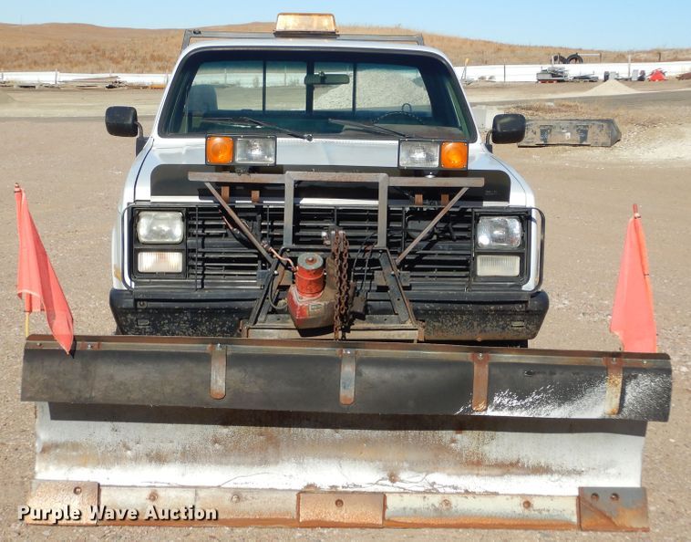 image for item KO9017 1984 Chevrolet D30  pickup truck