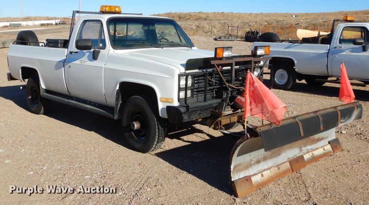 image for item KO9017 1984 Chevrolet D30  pickup truck