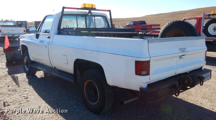 image for item KO9017 1984 Chevrolet D30  pickup truck