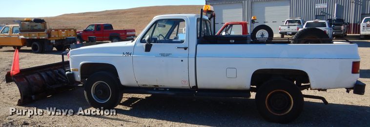 image for item KO9017 1984 Chevrolet D30  pickup truck