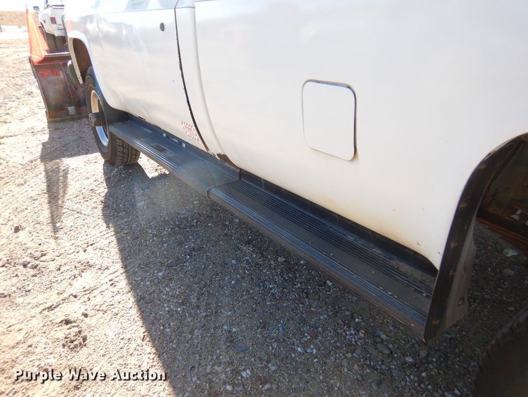 image for item KO9017 1984 Chevrolet D30  pickup truck