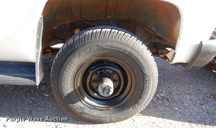 image for item KO9017 1984 Chevrolet D30  pickup truck