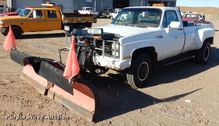 image for item KO9020 1985 Chevrolet D30  pickup truck