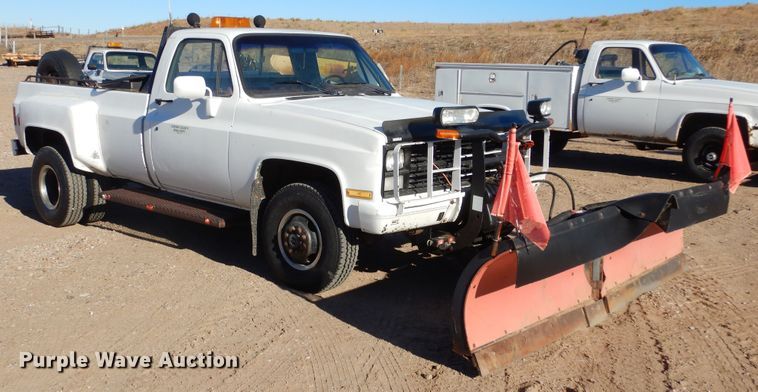 image for item KO9020 1985 Chevrolet D30  pickup truck