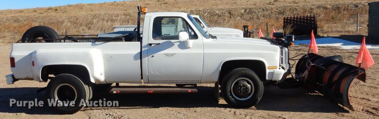 image for item KO9020 1985 Chevrolet D30  pickup truck