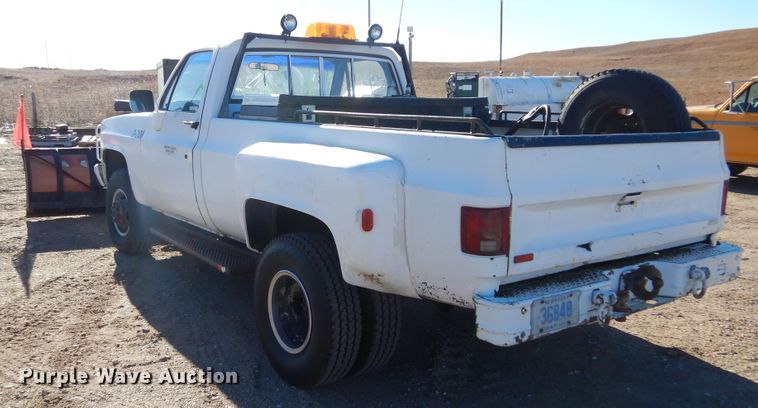 image for item KO9020 1985 Chevrolet D30  pickup truck