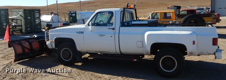 image for item KO9020 1985 Chevrolet D30  pickup truck