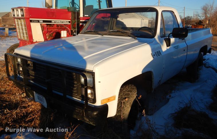 image for item KO9022 1986 Chevrolet D30  pickup truck