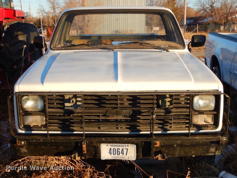 image for item KO9022 1986 Chevrolet D30  pickup truck