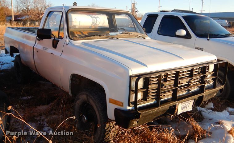 image for item KO9022 1986 Chevrolet D30  pickup truck