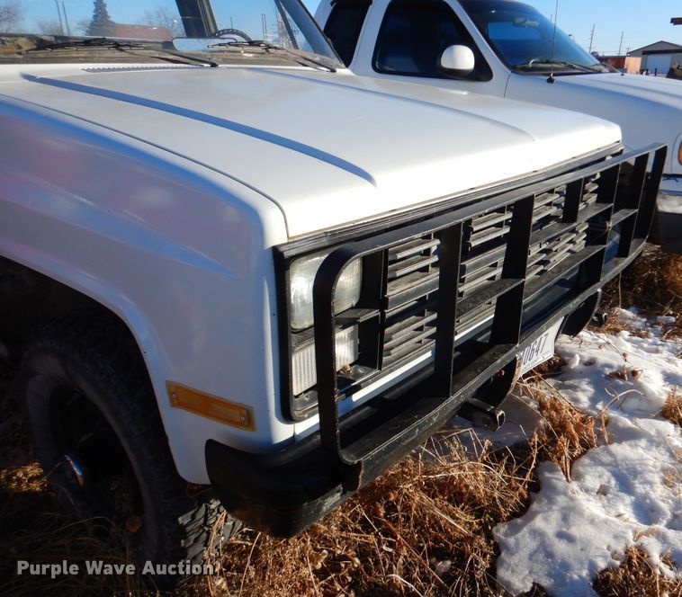 image for item KO9022 1986 Chevrolet D30  pickup truck