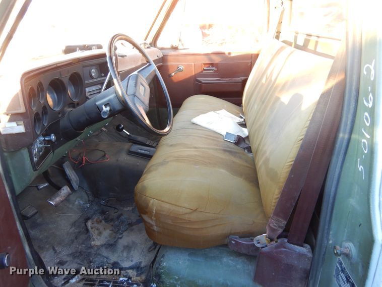 image for item KO9022 1986 Chevrolet D30  pickup truck