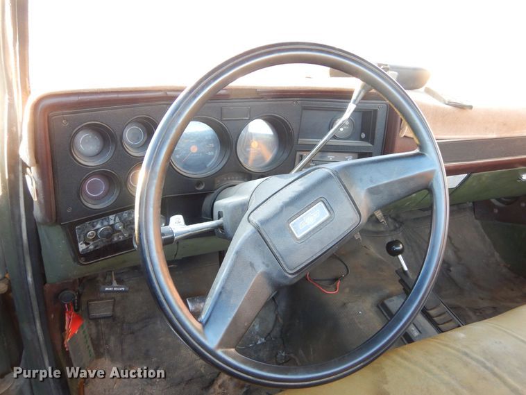 image for item KO9022 1986 Chevrolet D30  pickup truck