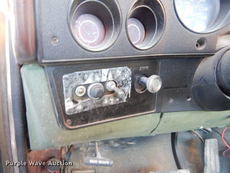 image for item KO9022 1986 Chevrolet D30  pickup truck