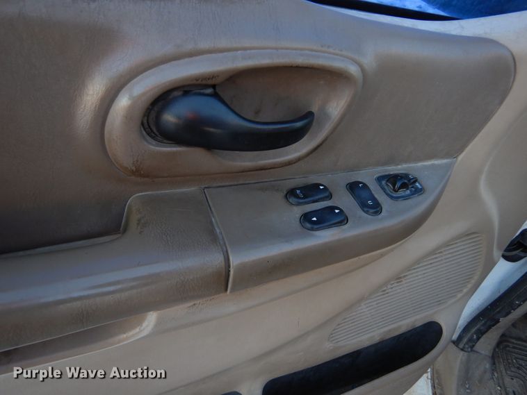 image for item KO9024 2000 Ford F150  SuperCab pickup truck