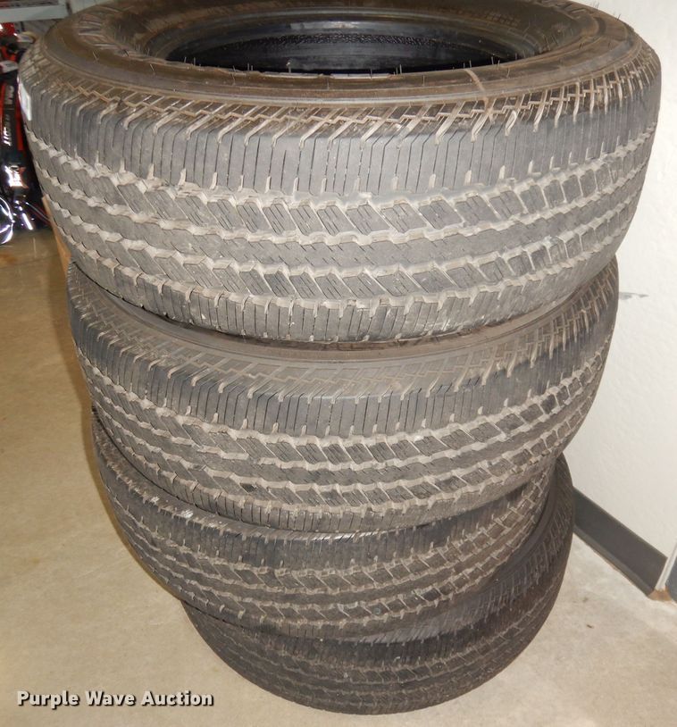 image for item KR9932 (4) Continental 275/65R18 tires