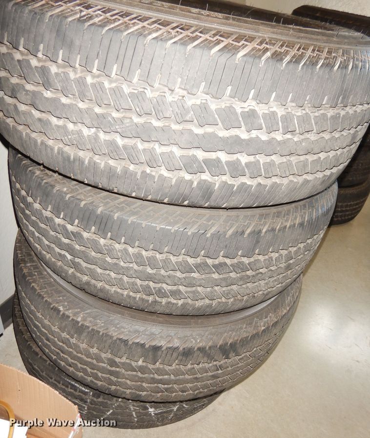 image for item KR9932 (4) Continental 275/65R18 tires