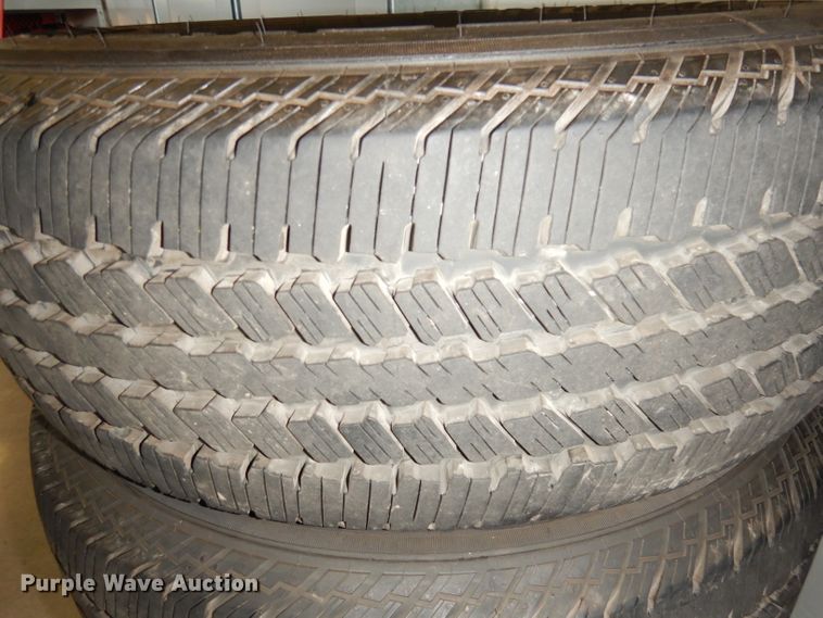 image for item KR9932 (4) Continental 275/65R18 tires