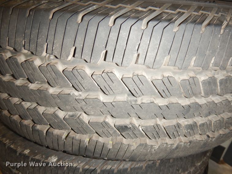 image for item KR9932 (4) Continental 275/65R18 tires