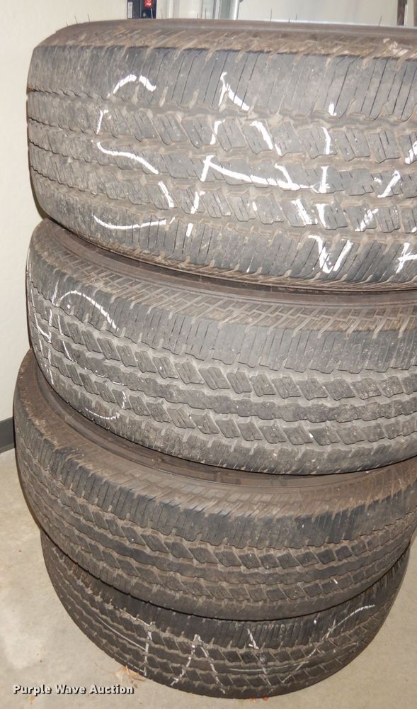 image for item KR9933 (4) Continental 275/65R18 tires