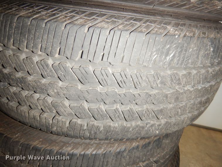 image for item KR9933 (4) Continental 275/65R18 tires