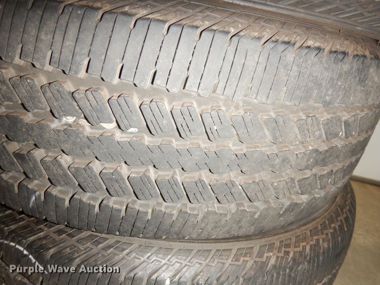 image for item KR9933 (4) Continental 275/65R18 tires