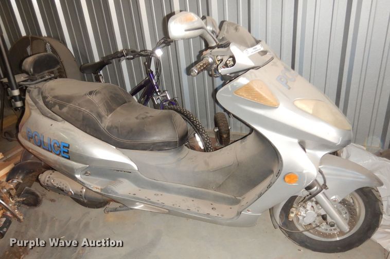 image for item KR9941 2005 Shanghai Jmstar  moped