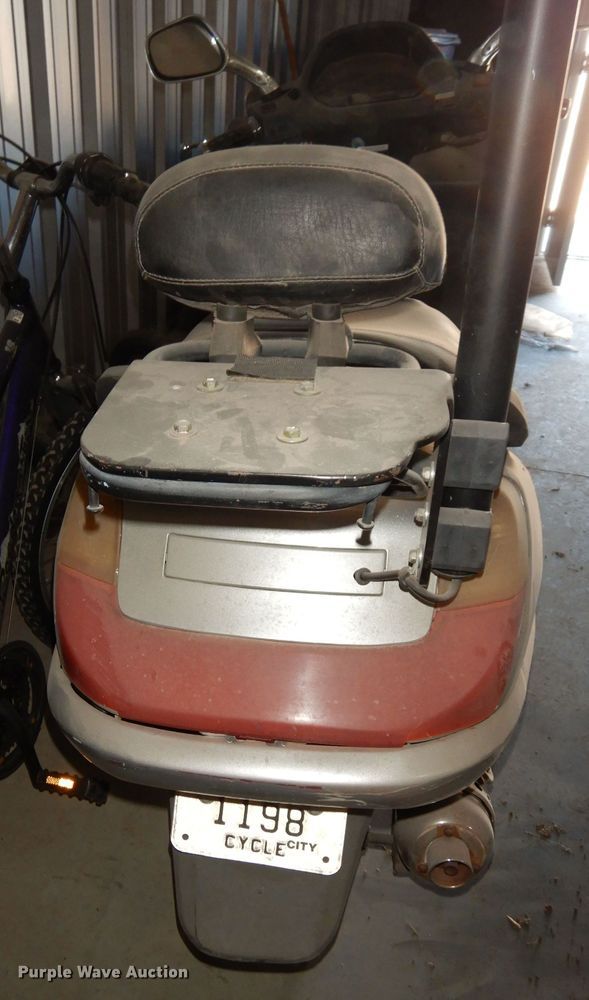 image for item KR9941 2005 Shanghai Jmstar  moped