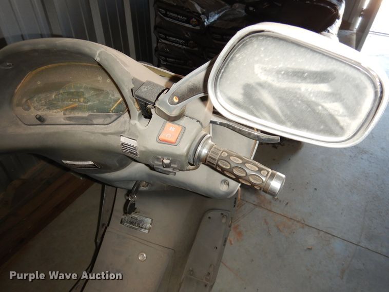 image for item KR9941 2005 Shanghai Jmstar  moped