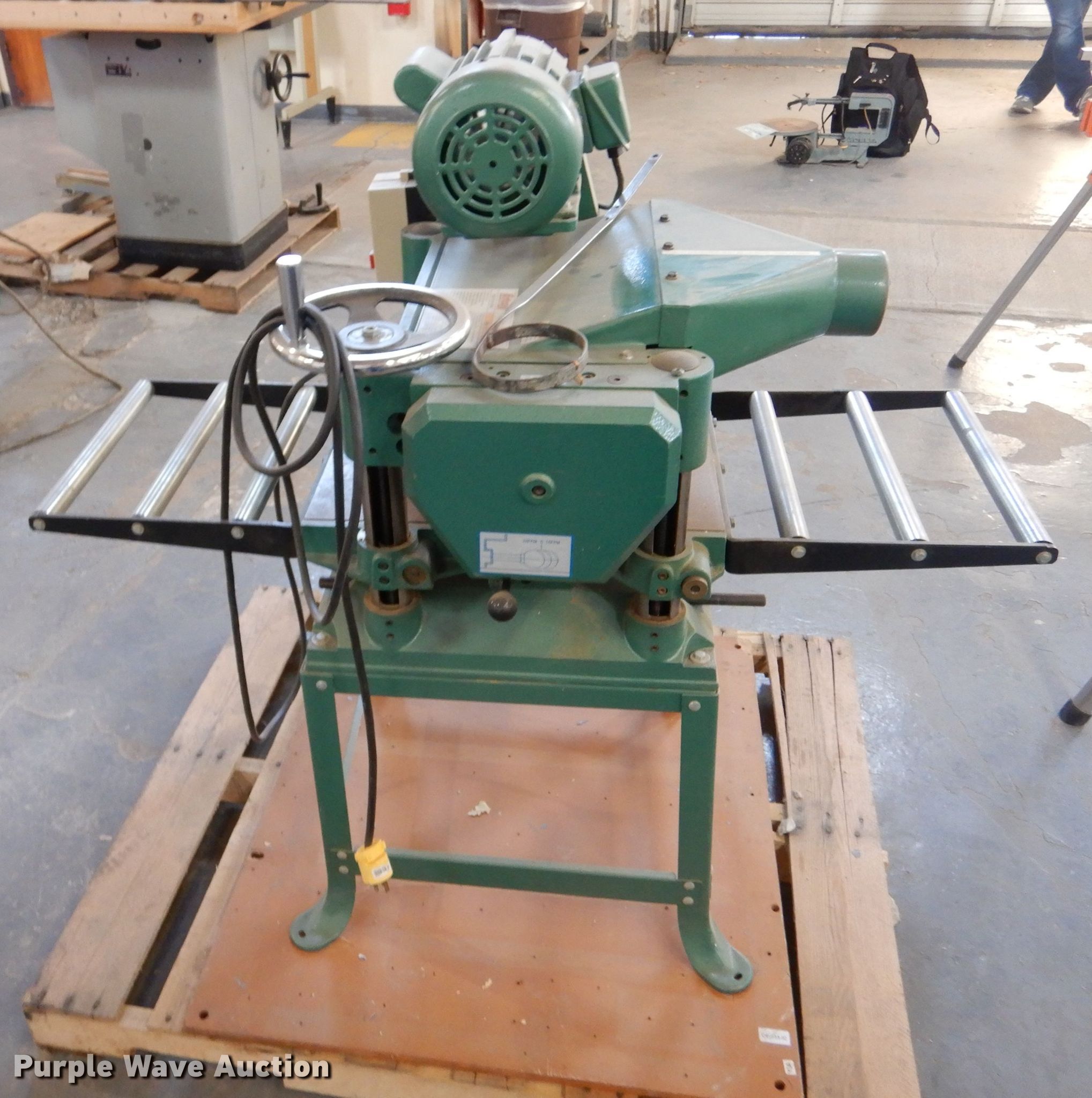Grizzly G1021 15" planer in Norton, KS Item IV9936 sold Purple Wave