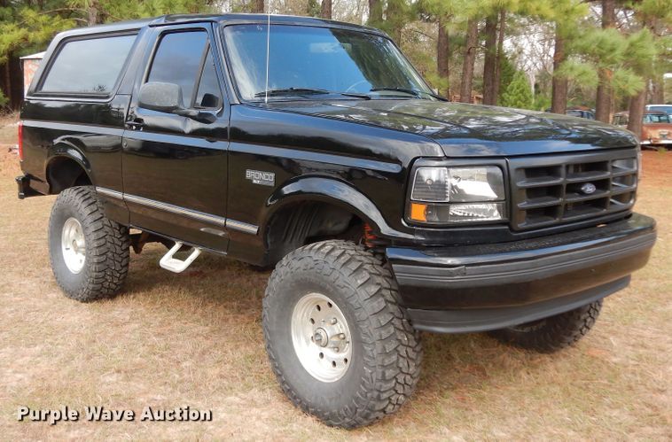 image for item DI8616 1996 Ford Bronco  SUV