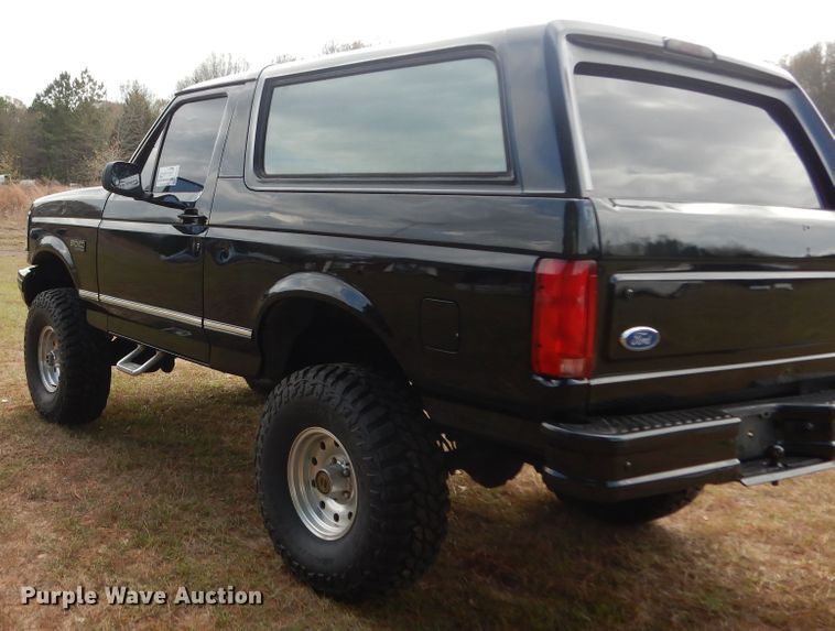 image for item DI8616 1996 Ford Bronco  SUV