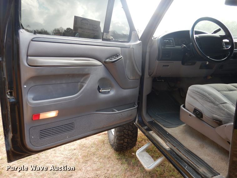 image for item DI8616 1996 Ford Bronco  SUV