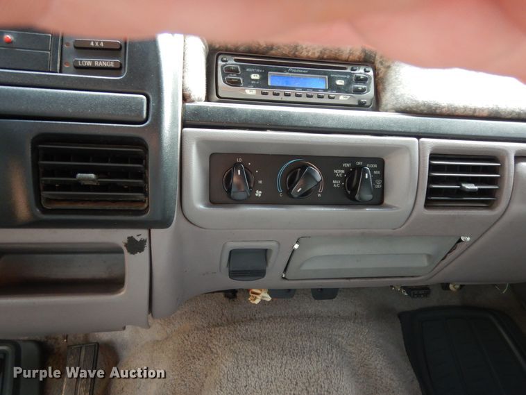 image for item DI8616 1996 Ford Bronco  SUV