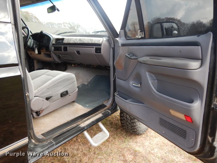 image for item DI8616 1996 Ford Bronco  SUV