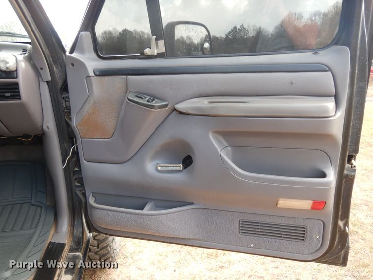 image for item DI8616 1996 Ford Bronco  SUV