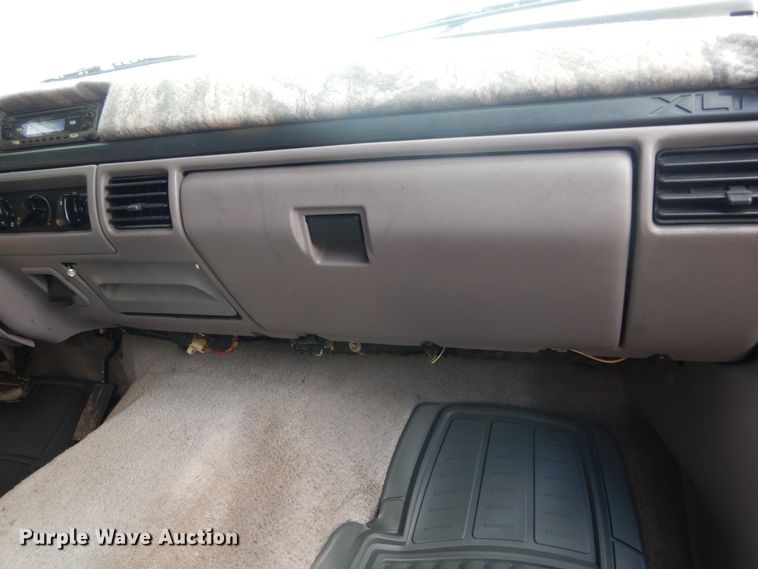 image for item DI8616 1996 Ford Bronco  SUV