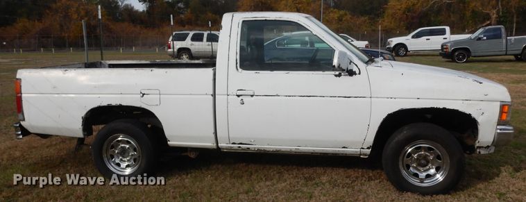 image for item DI8620 1990 Nissan  pickup truck