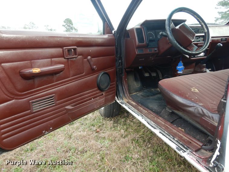 image for item DI8620 1990 Nissan  pickup truck