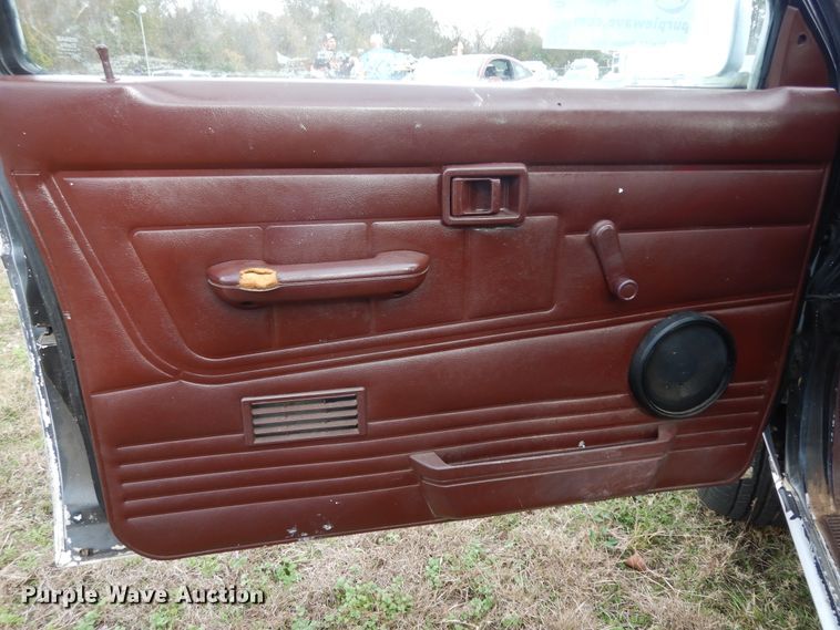 image for item DI8620 1990 Nissan  pickup truck