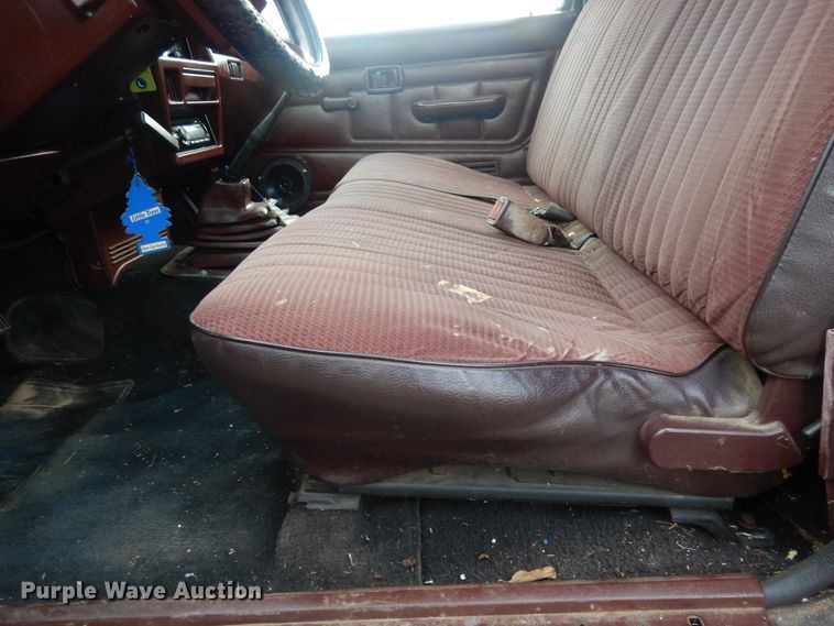 image for item DI8620 1990 Nissan  pickup truck