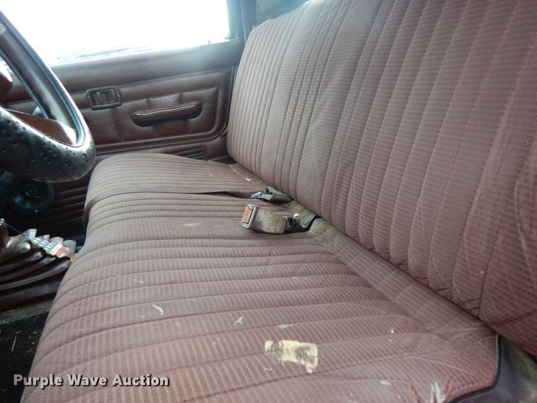 image for item DI8620 1990 Nissan  pickup truck