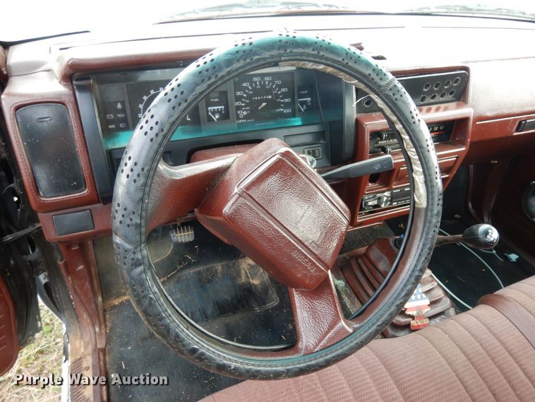 image for item DI8620 1990 Nissan  pickup truck