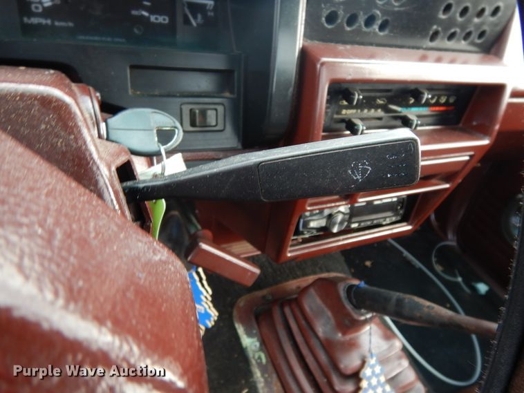 image for item DI8620 1990 Nissan  pickup truck