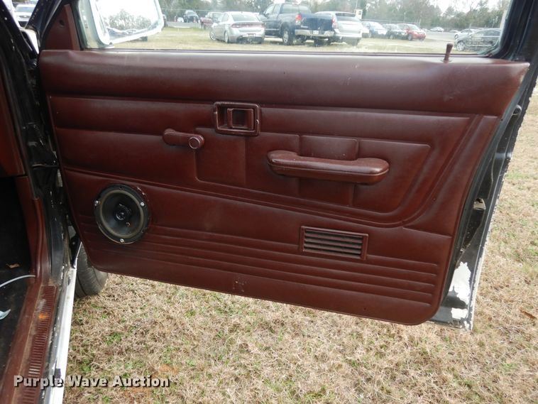 image for item DI8620 1990 Nissan  pickup truck