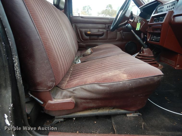 image for item DI8620 1990 Nissan  pickup truck